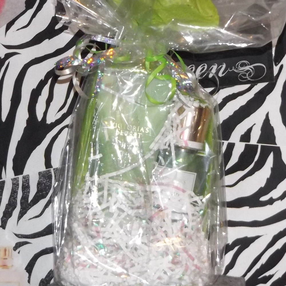 Victoria Secret Gift Sets Sent: Beneath the Palms
